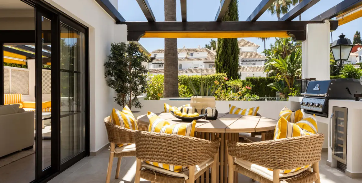 Sale of middle floor apartment in Nueva Andalucía 7