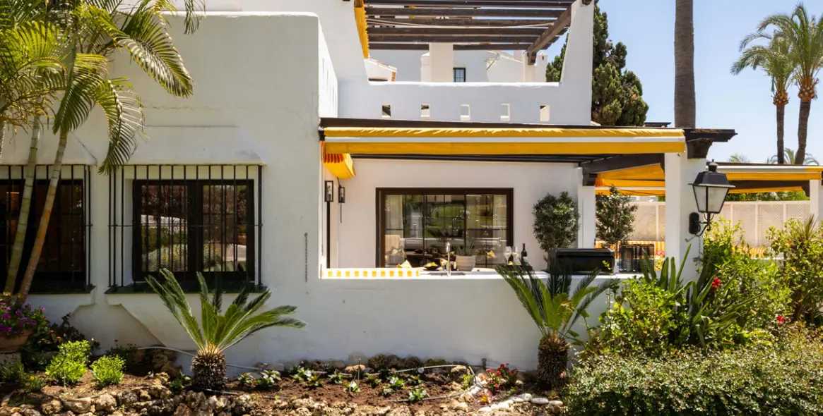 Sale of middle floor apartment in Nueva Andalucía 25