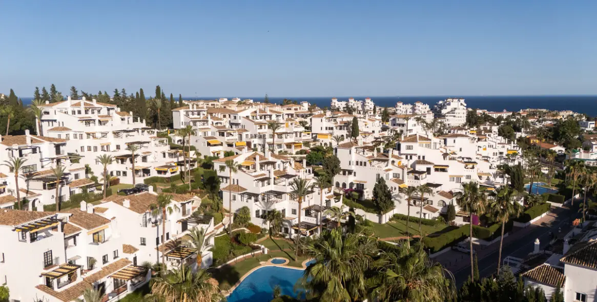 Sale of middle floor apartment in Nueva Andalucía 28