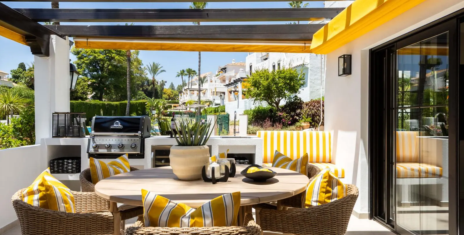Sale of ground floor apartment in Nueva Andalucía 1