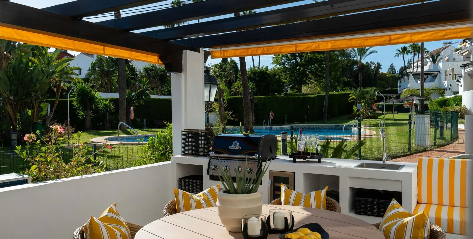 Sale of ground floor apartment in Nueva Andalucía 5