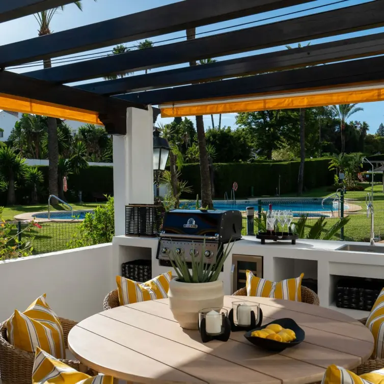 Sale of ground floor apartment in Nueva Andalucía