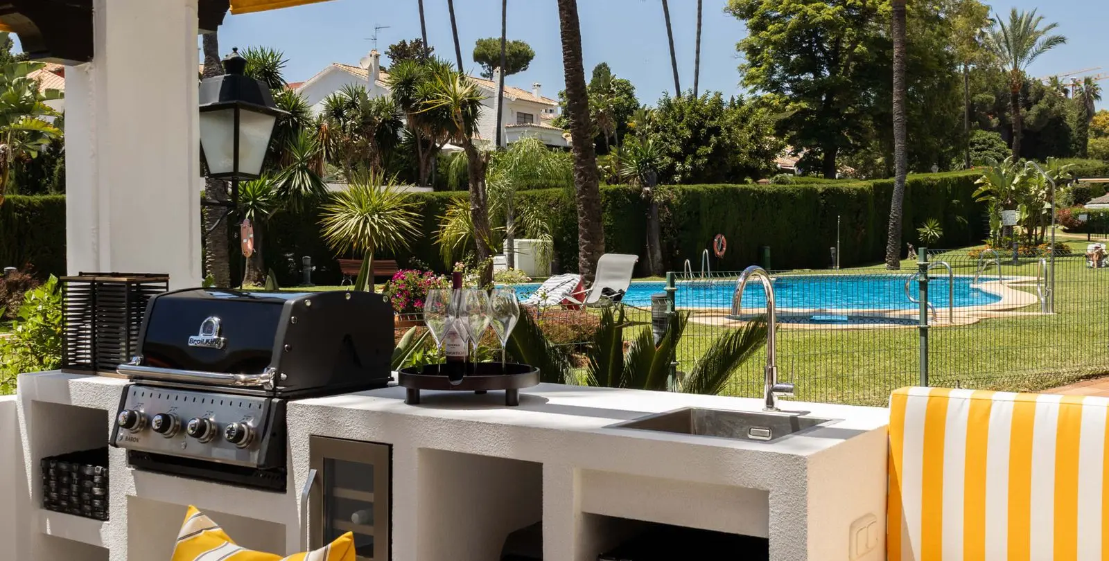 Sale of ground floor apartment in Nueva Andalucía 9