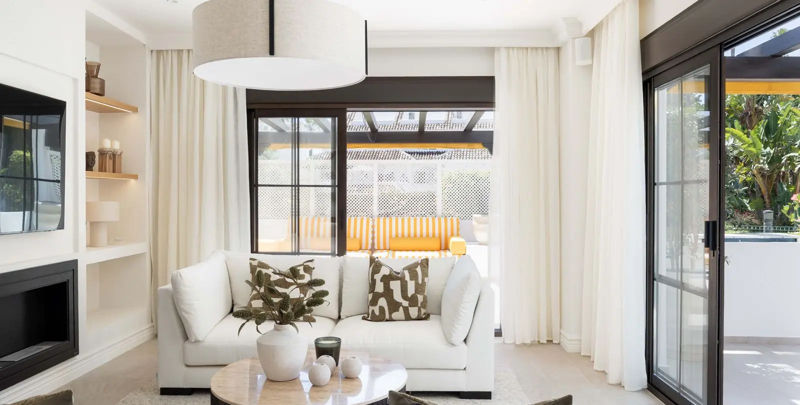Sale of ground floor apartment in Nueva Andalucía 11
