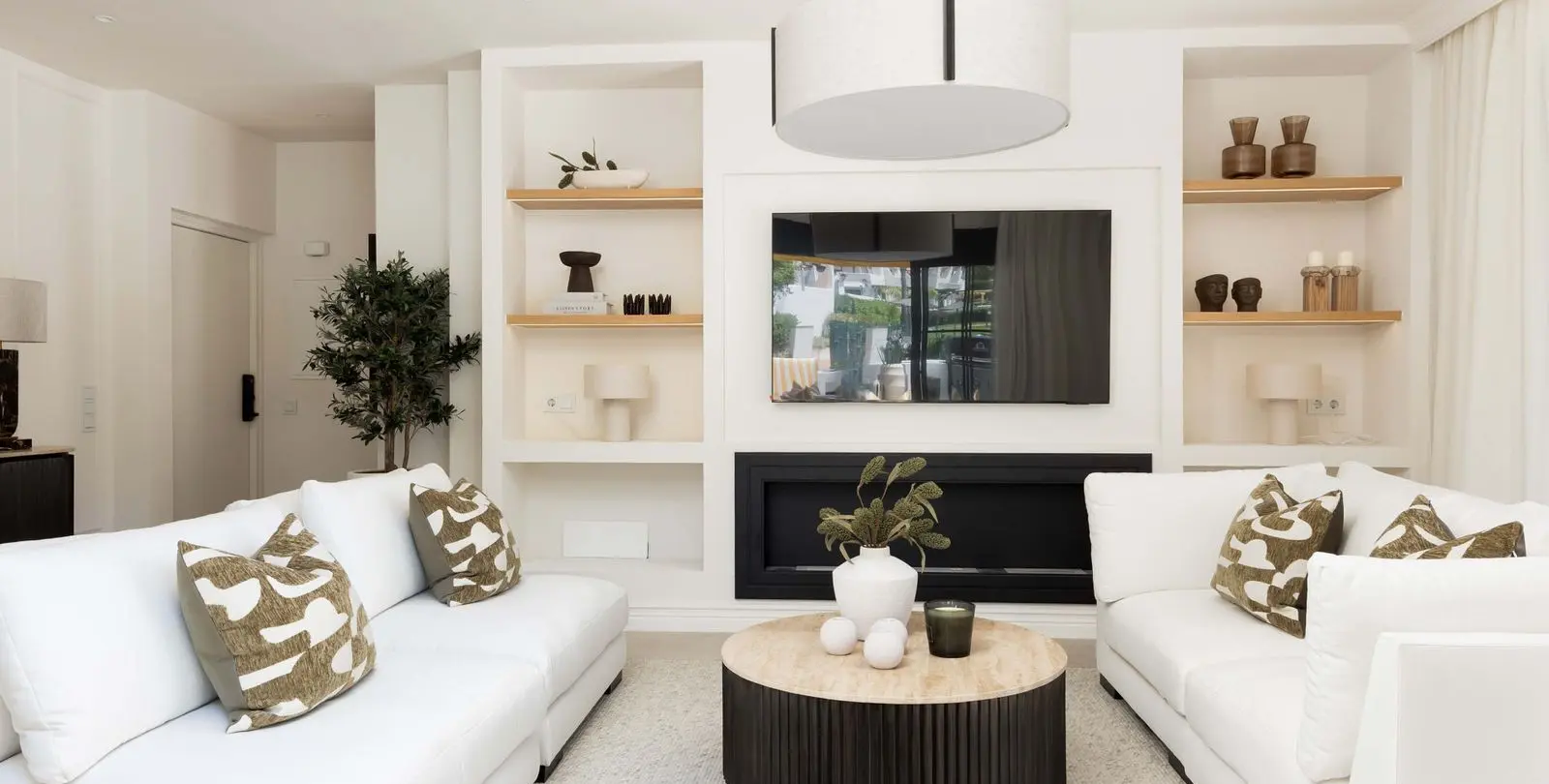 Sale of ground floor apartment in Nueva Andalucía 15