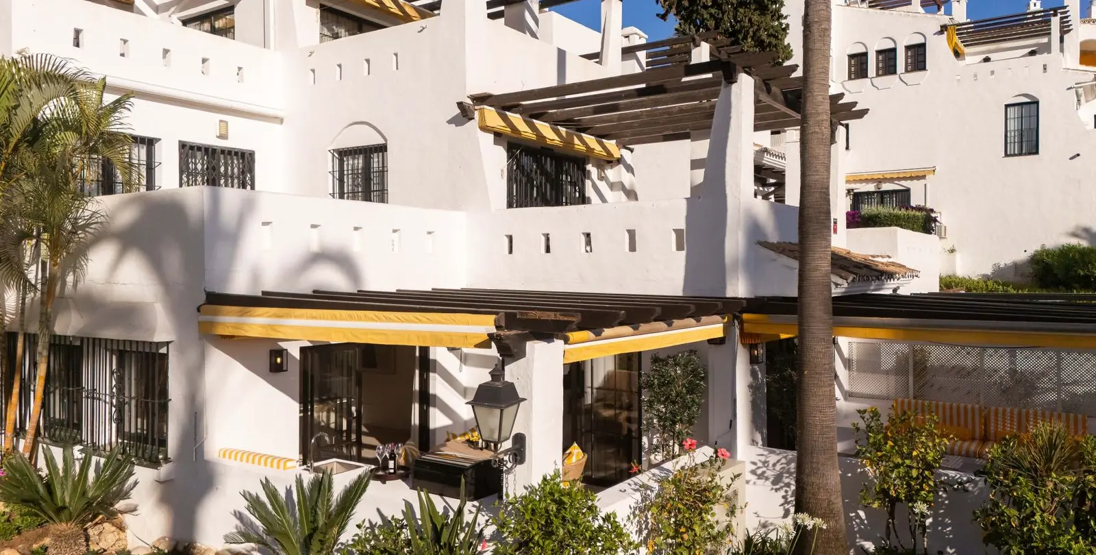 Sale of ground floor apartment in Nueva Andalucía 26