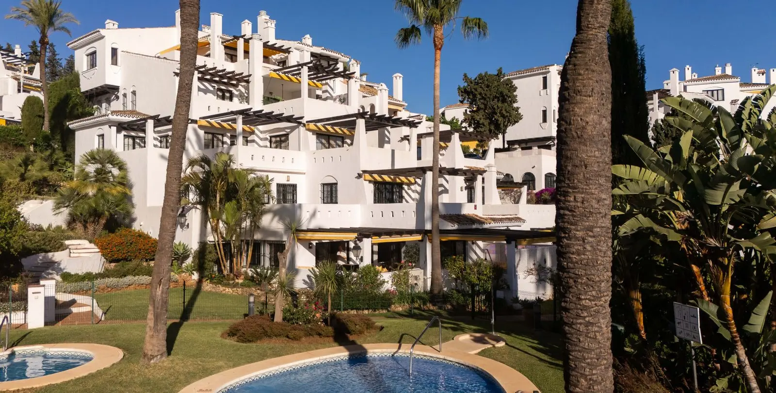 Sale of ground floor apartment in Nueva Andalucía 28