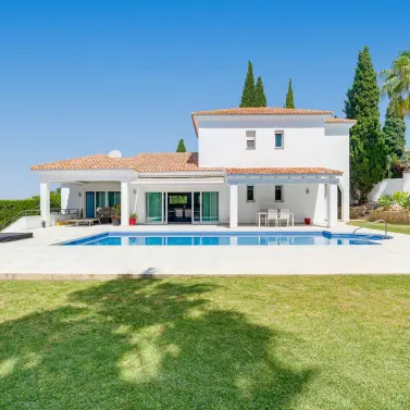 Venta de villa independiente en El Rosario