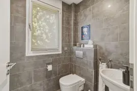 Image 9 thumb