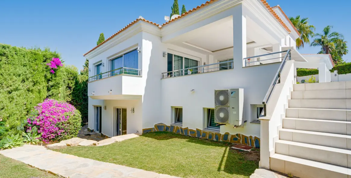 Venta de villa independiente en El Rosario 23