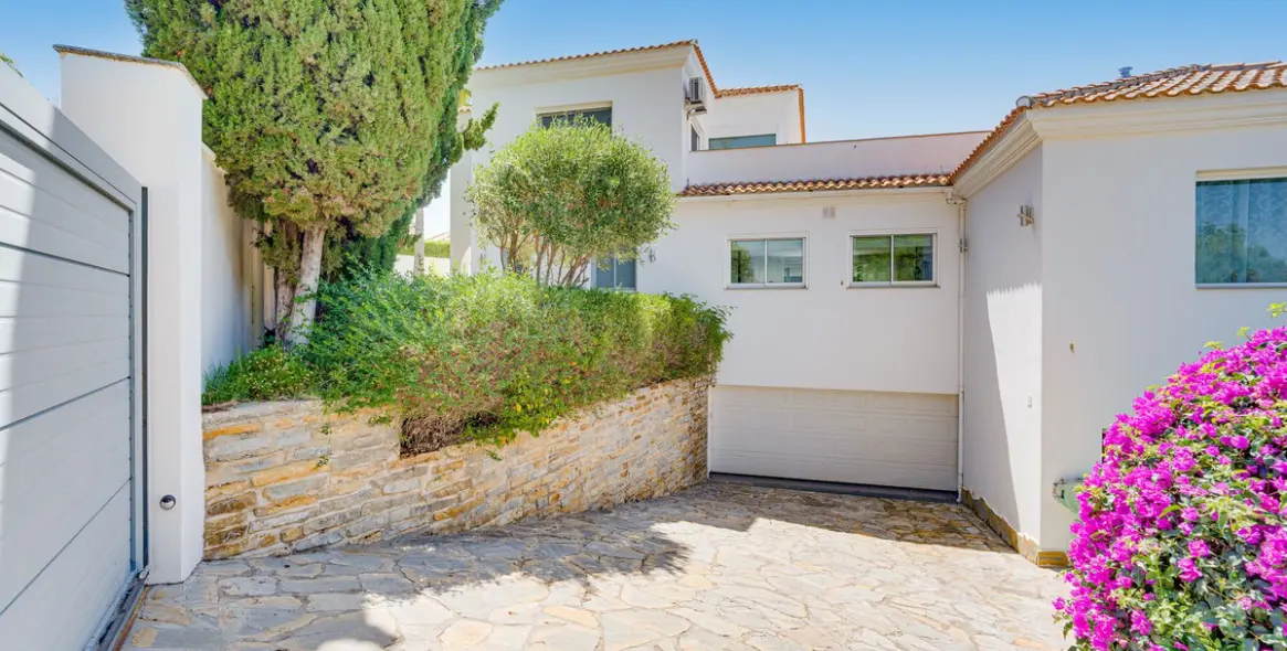 Venta de villa independiente en El Rosario 26