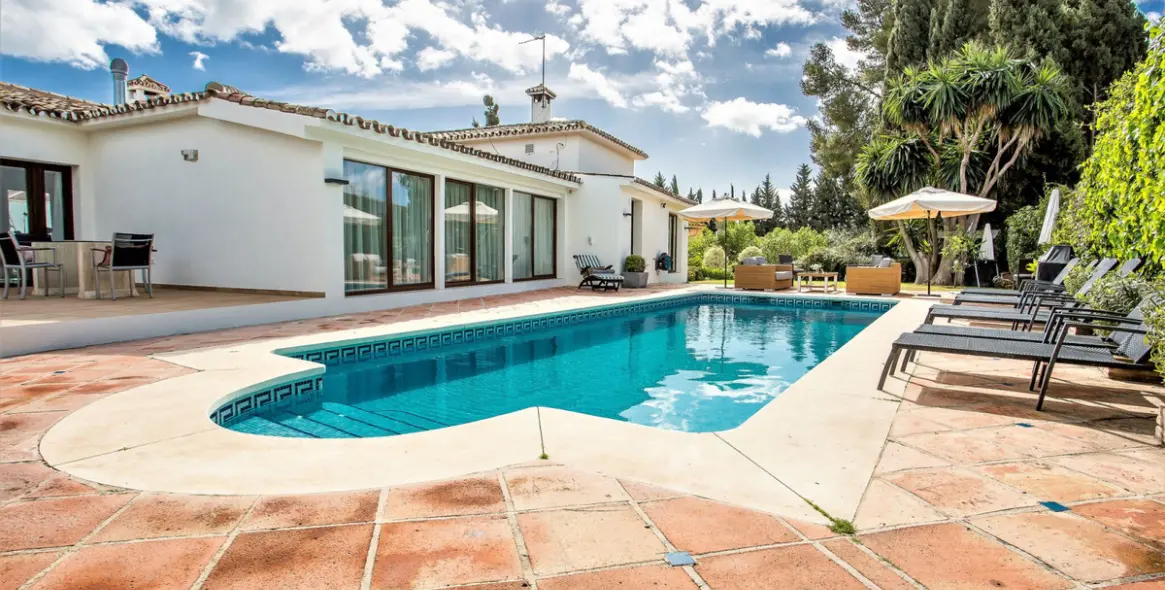 Venta de villa independiente en San Pedro de Alcántara 2
