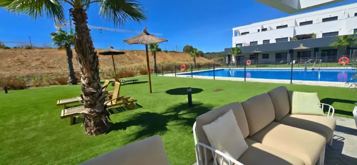 Продажа апартаментов на первом этаже в Estepona 0
