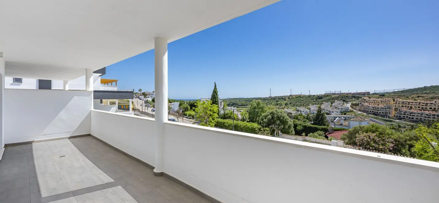 Sale of ground floor apartment in Estepona 0