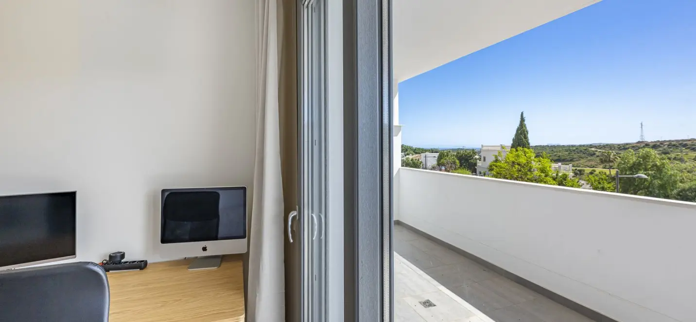 Sale of ground floor apartment in Estepona 3