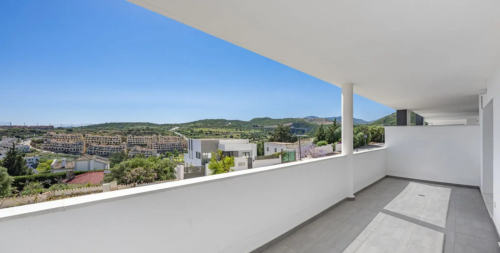 Sale of ground floor apartment in Estepona 16