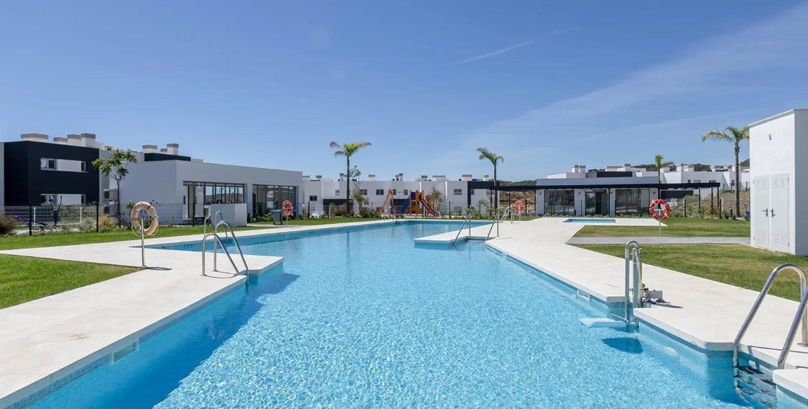 Sale of ground floor apartment in Estepona 17