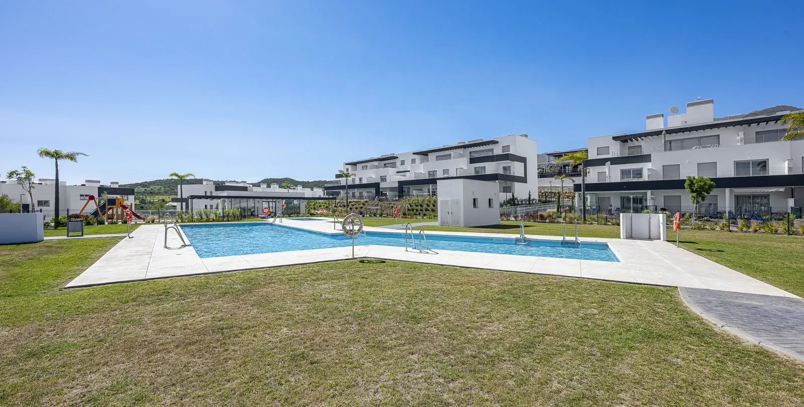 Sale of ground floor apartment in Estepona 19