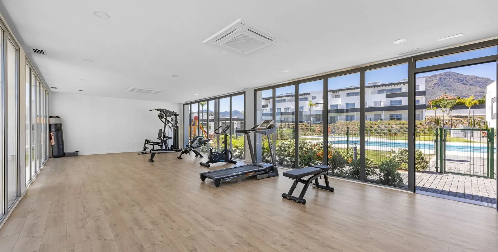 Sale of ground floor apartment in Estepona 21