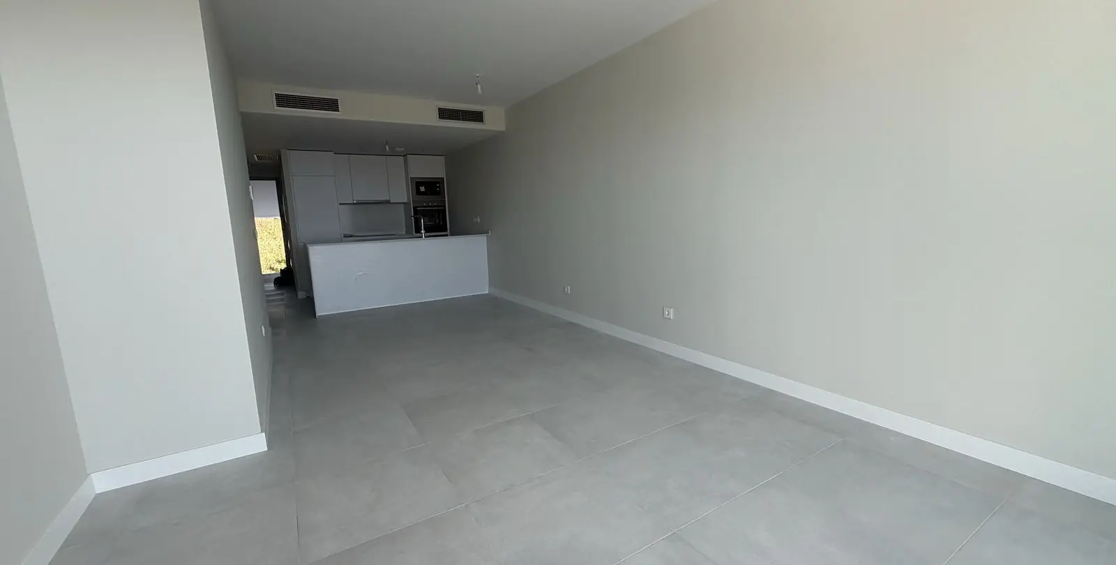 Venta de apartamento en planta media en La Duquesa 10