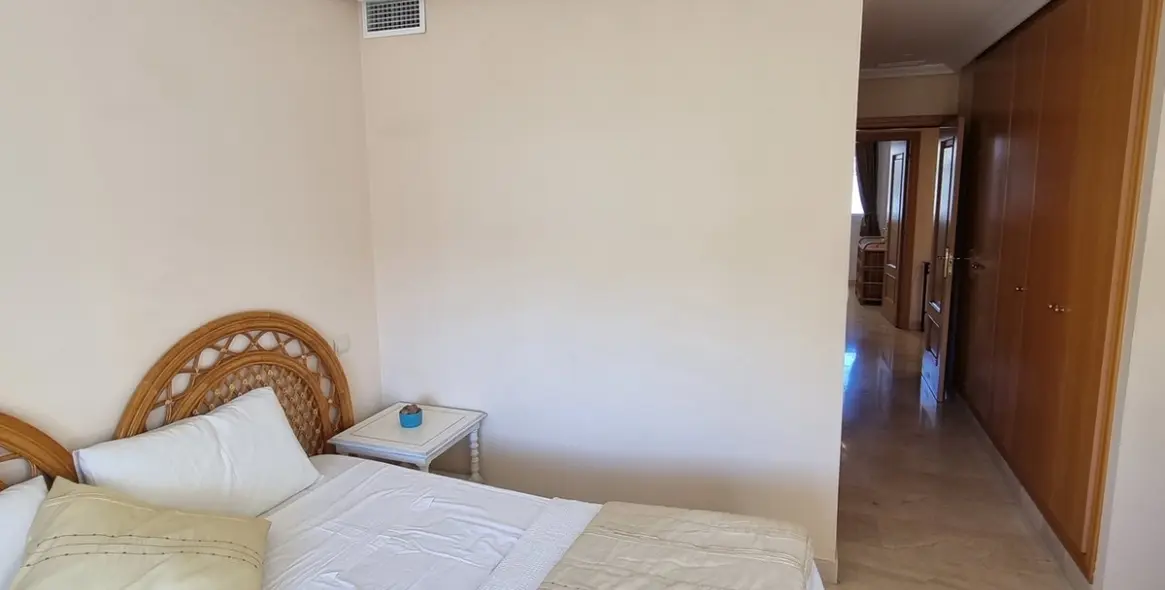 Sale of penthouse in Selwo 16