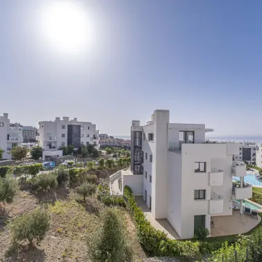 Sale of middle floor apartment in Fuengirola