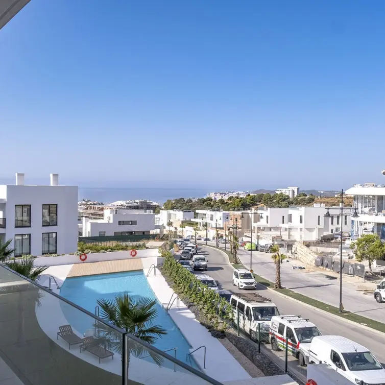 Sale of middle floor apartment in Fuengirola