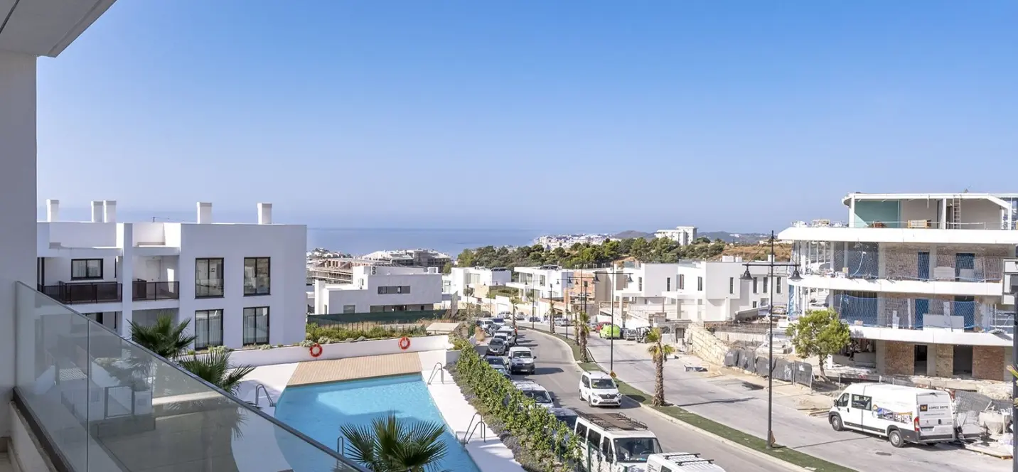 Sale of middle floor apartment in Fuengirola 0