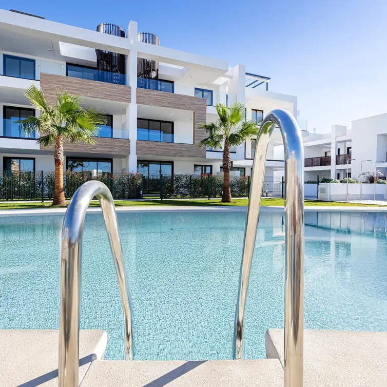 Sale of middle floor apartment in Fuengirola