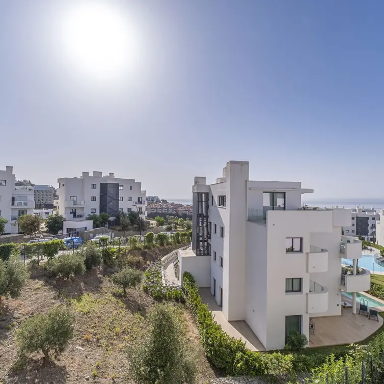 Sale of middle floor apartment in Fuengirola