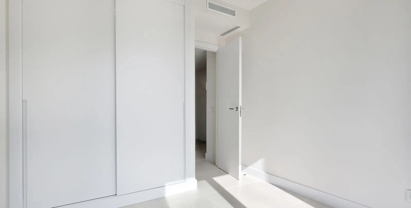 Sale of middle floor apartment in Fuengirola 17