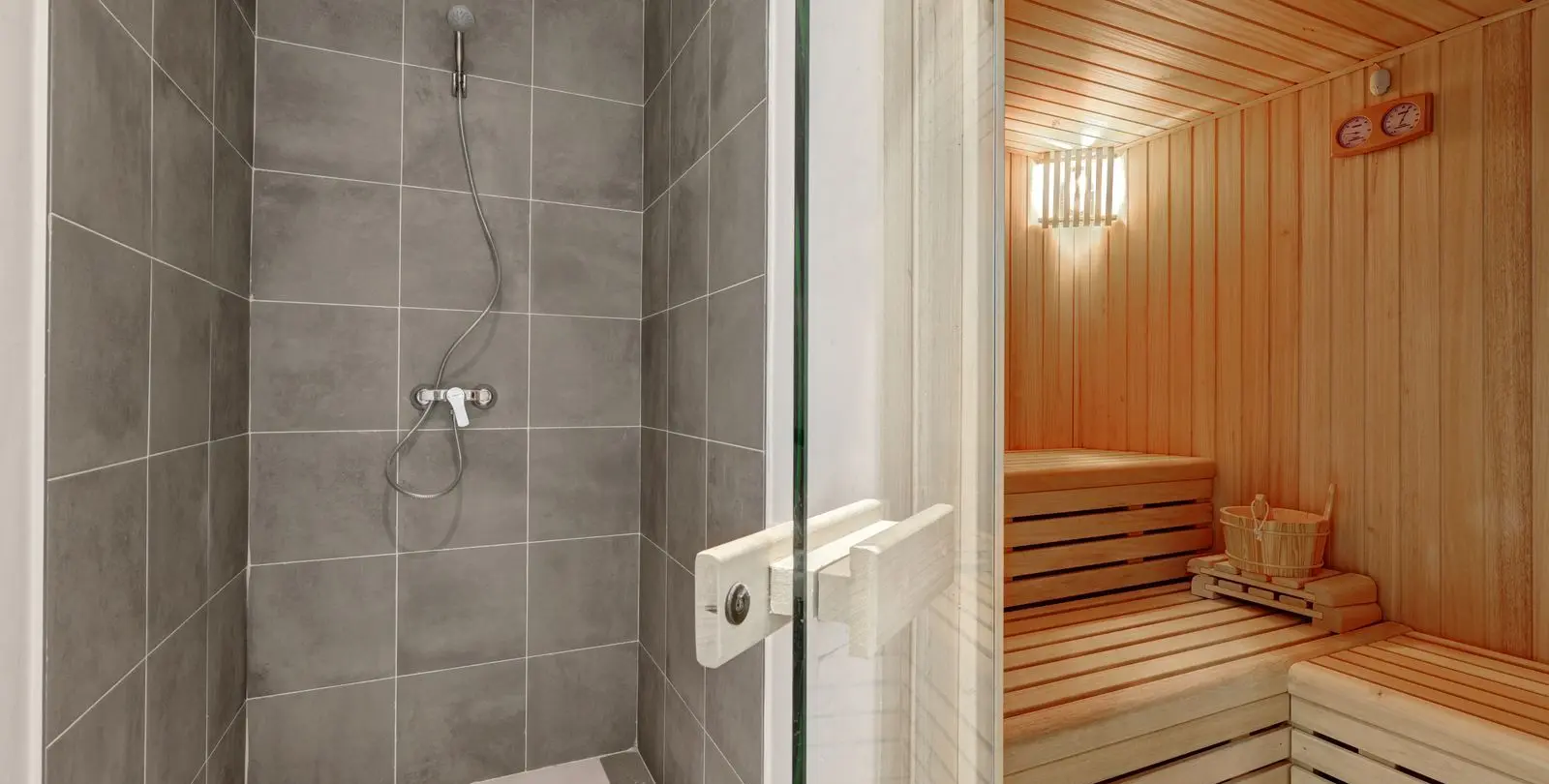 Sale of middle floor apartment in Fuengirola 21