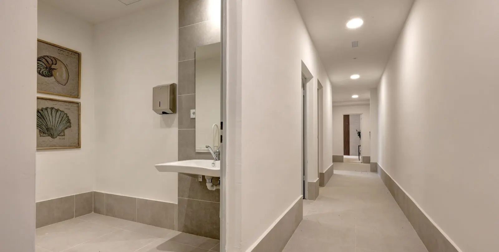 Sale of middle floor apartment in Fuengirola 24