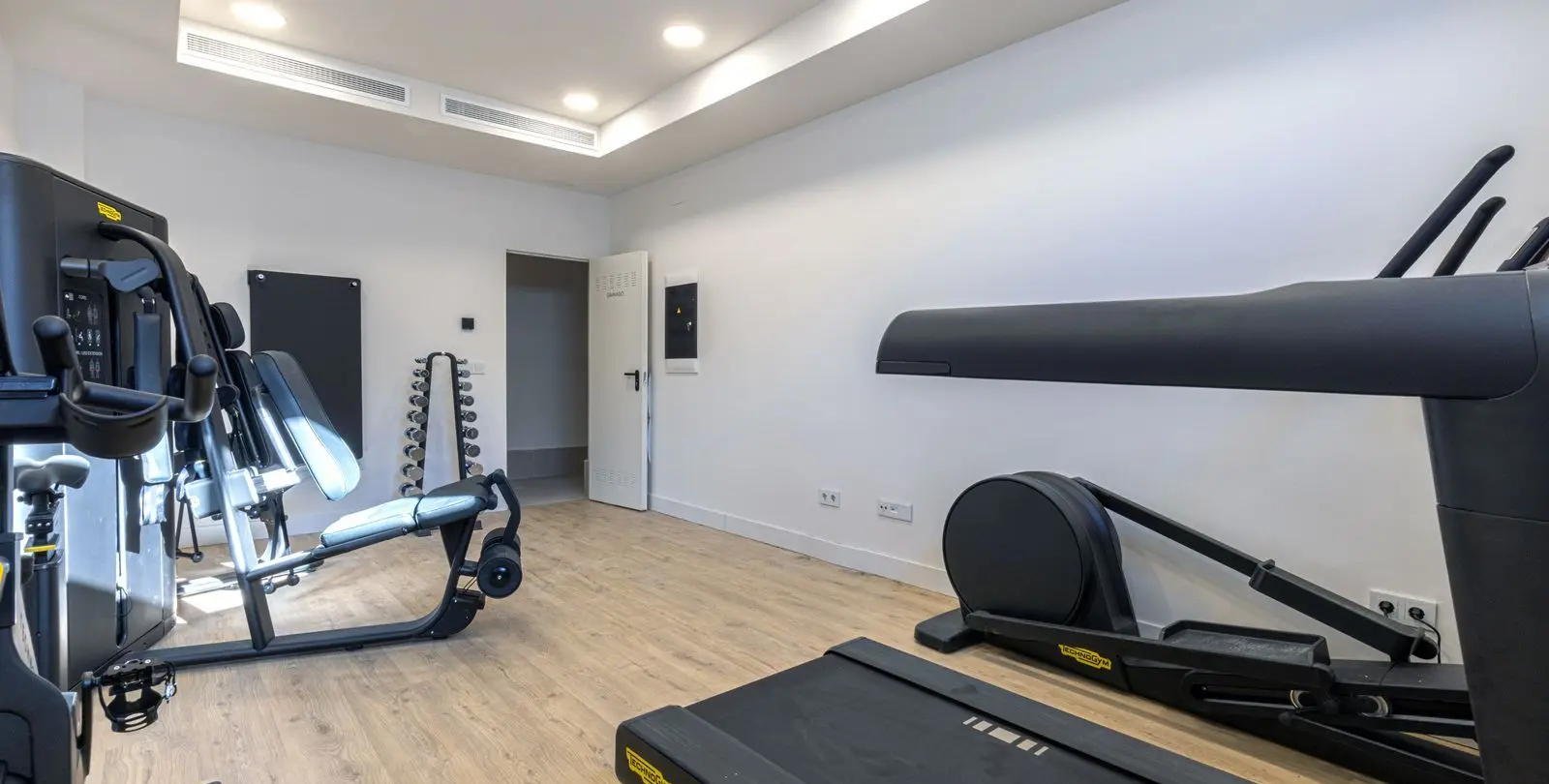 Sale of middle floor apartment in Fuengirola 32