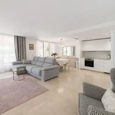 Sale of ground floor apartment in Benahavís