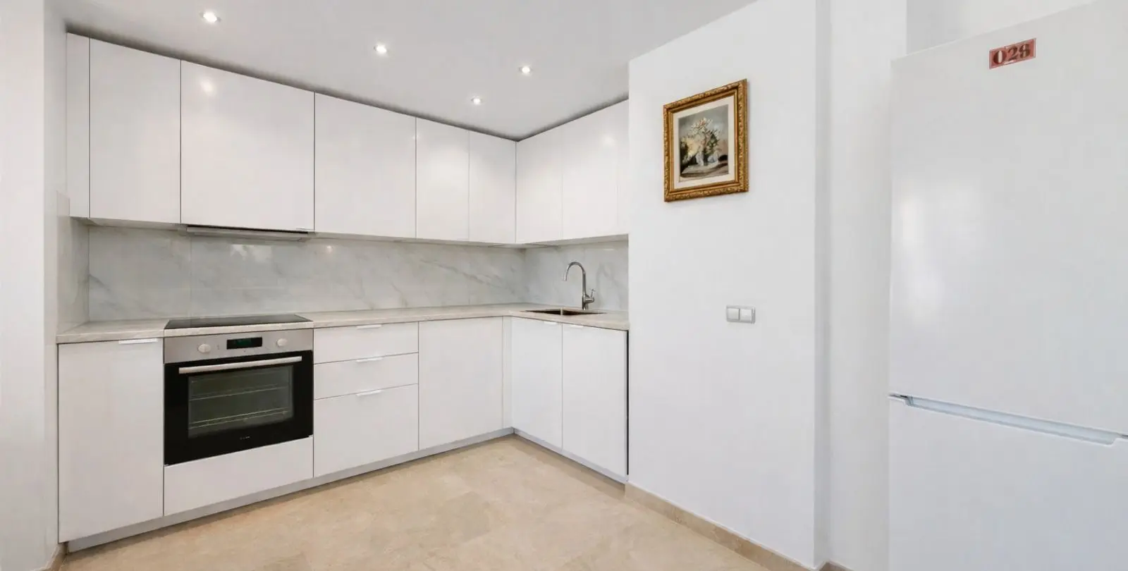 Sale of ground floor apartment in Benahavís 5