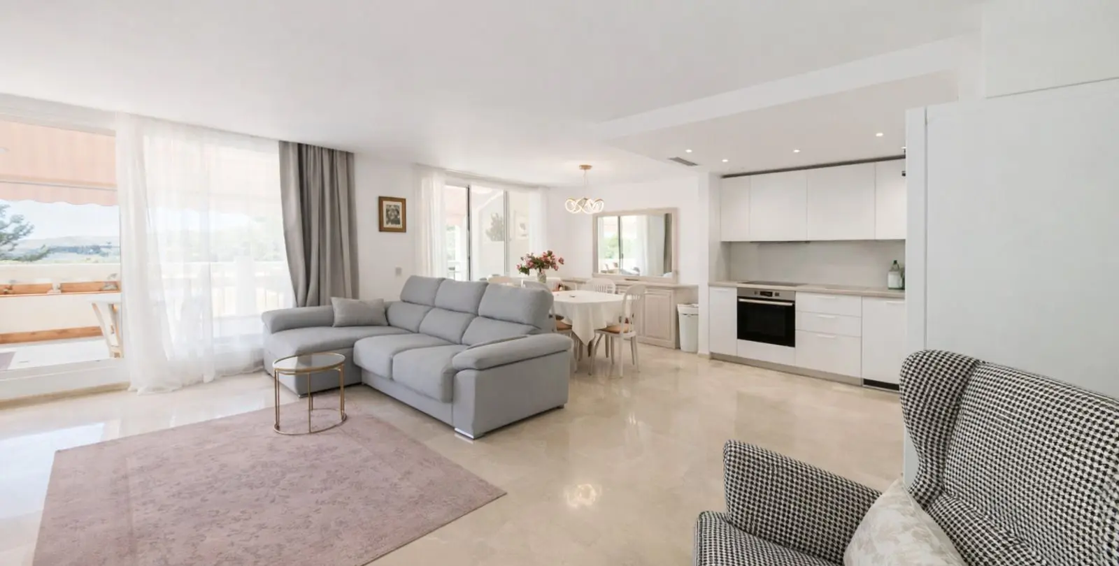 Sale of ground floor apartment in Benahavís 6