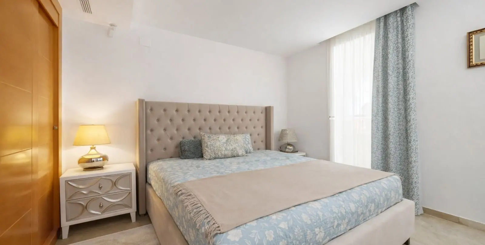 Sale of ground floor apartment in Benahavís 8