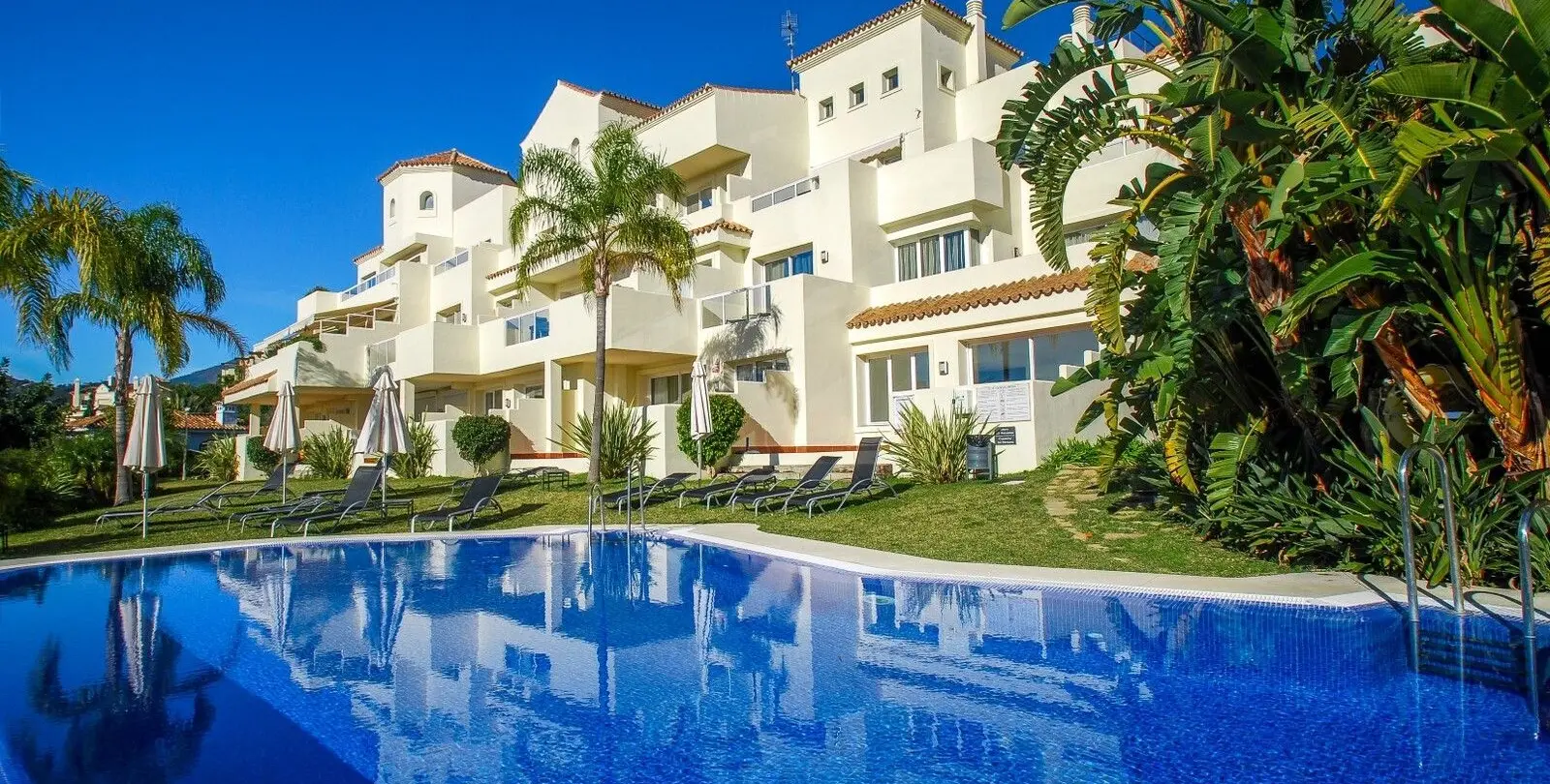 Sale of ground floor apartment in Benahavís 12