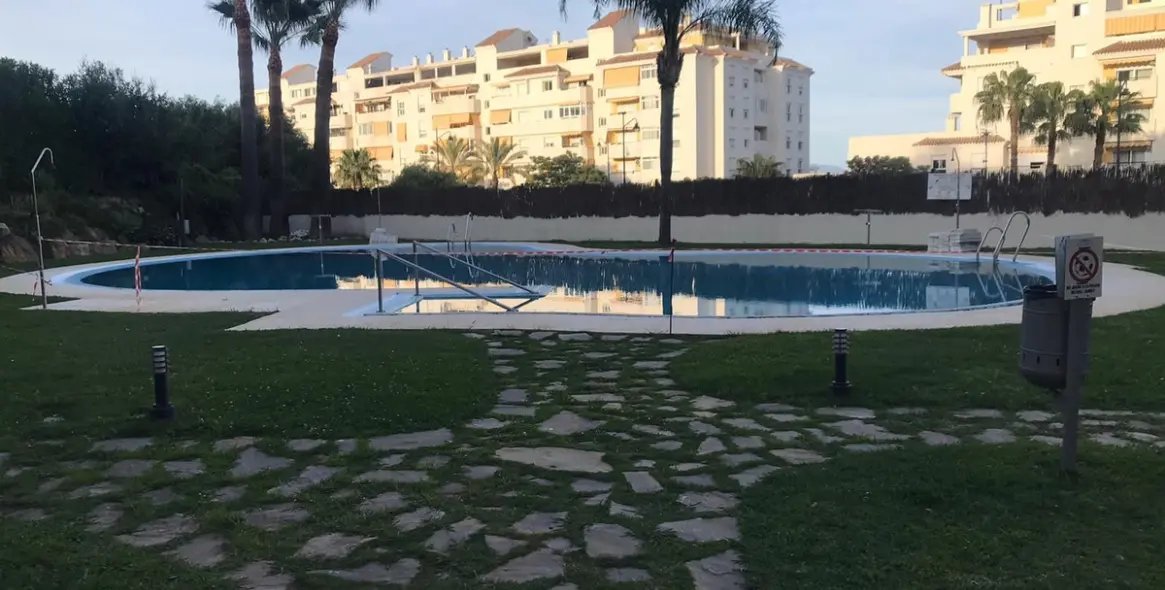 Продажа апартаментов на среднем этаже в Estepona 1