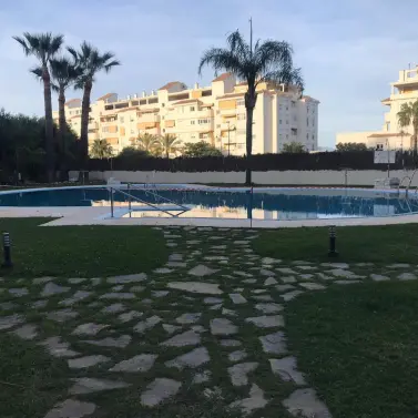 Sale of middle floor apartment in Estepona