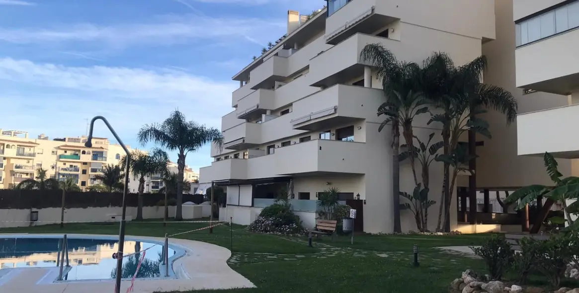 Продажа апартаментов на среднем этаже в Estepona 2