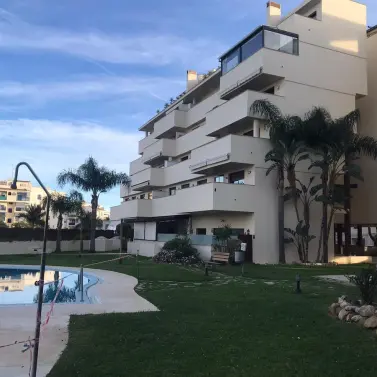 Sale of middle floor apartment in Estepona