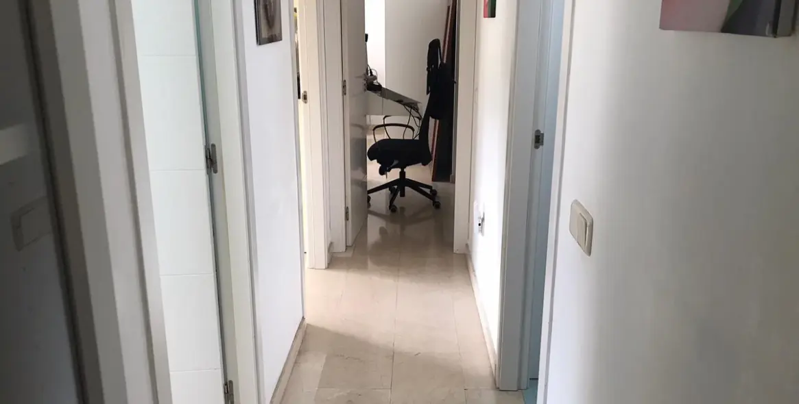 Продажа апартаментов на среднем этаже в Estepona 12