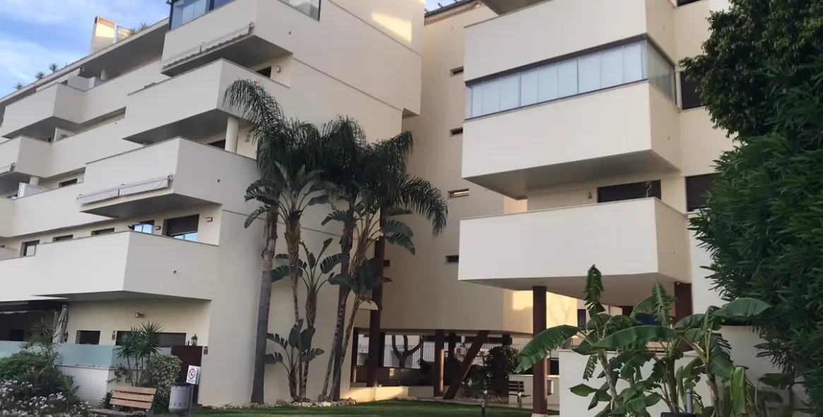 Продажа апартаментов на среднем этаже в Estepona 24