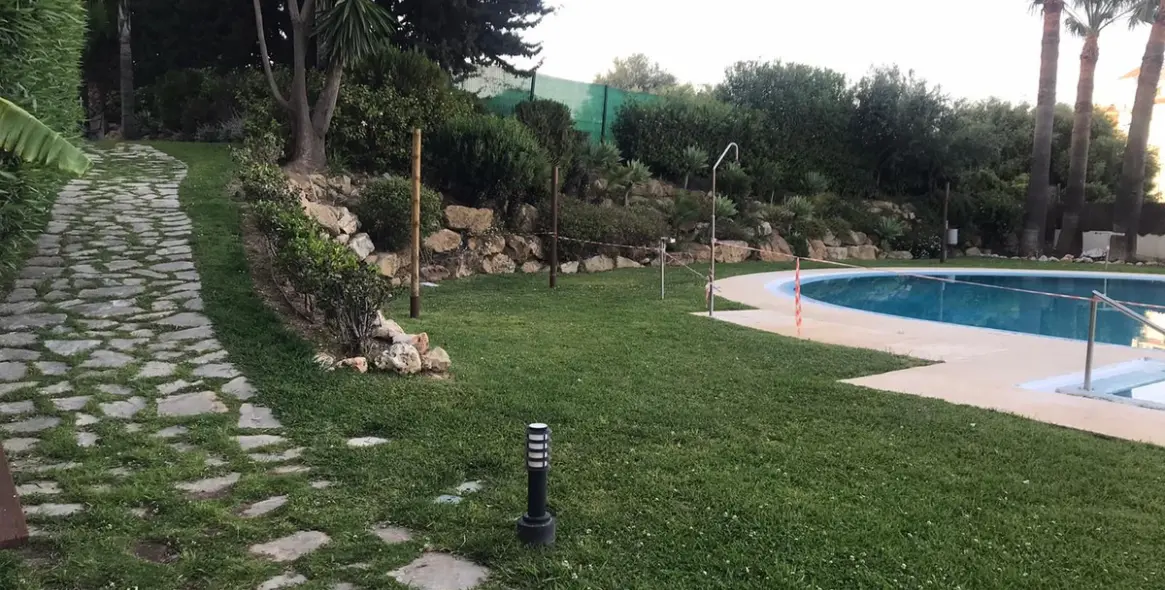 Продажа апартаментов на среднем этаже в Estepona 25