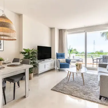 Sale of middle floor apartment in Casares Playa
