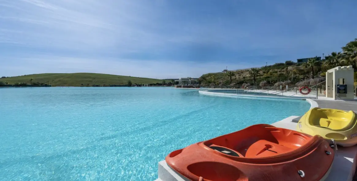 Продажа апартаментов на среднем этаже в Casares Playa 4