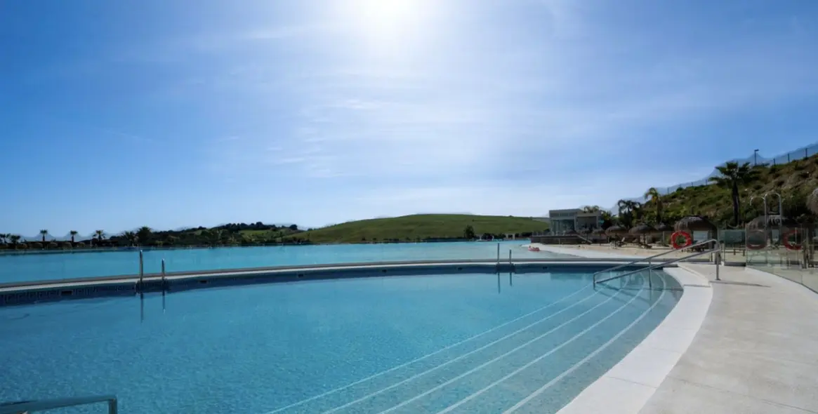 Продажа апартаментов на среднем этаже в Casares Playa 18
