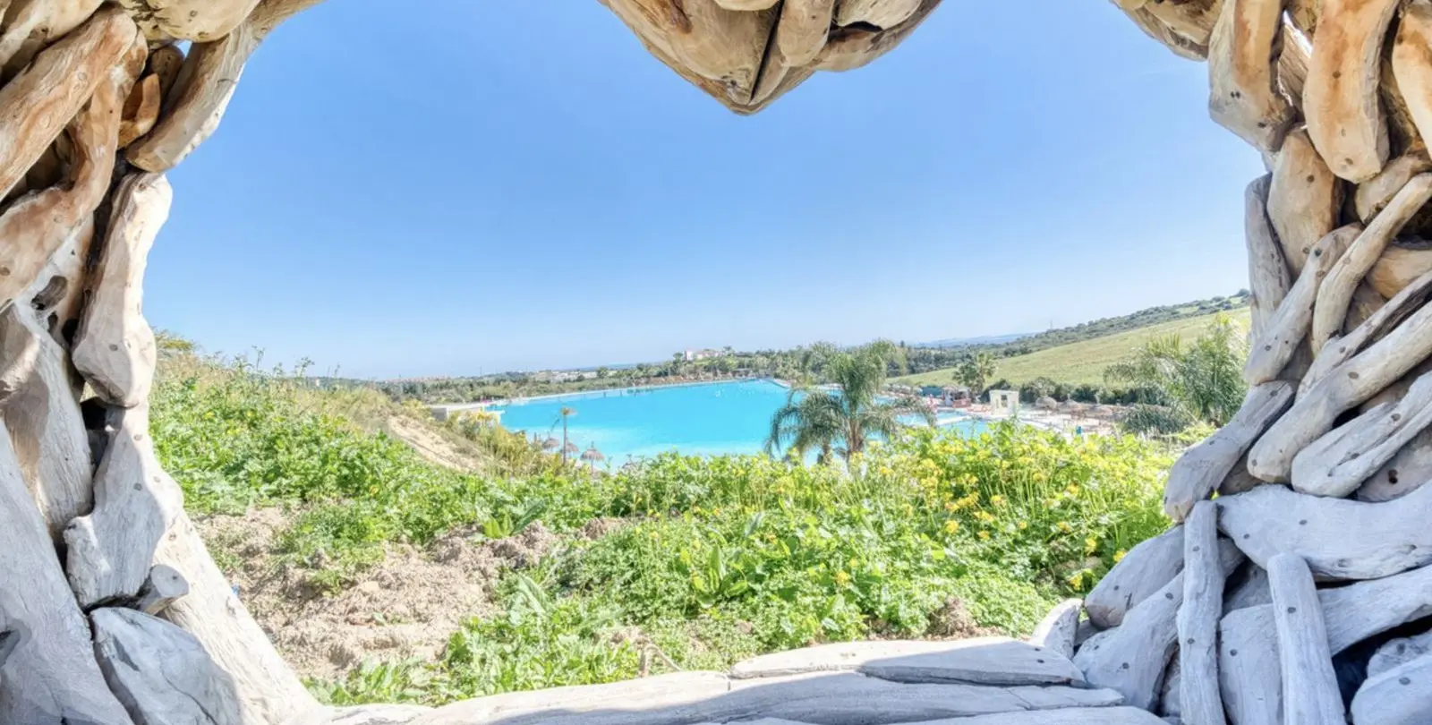 Sale of middle floor apartment in Estepona 1